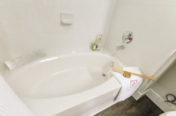 Large oval soaking tubs